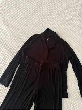 SKIMS
Soft Lounge Sleep Set Black Pajama Set,Brand New,Size M